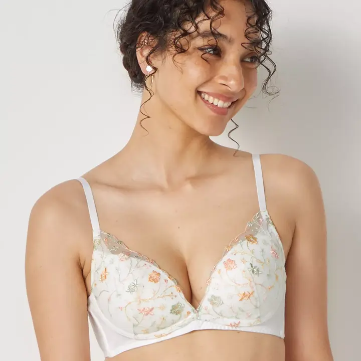 【SALE】夢みるブラ ノンワイヤー スリムライン ラブブロッサムズ, ホワイト, model image number 0