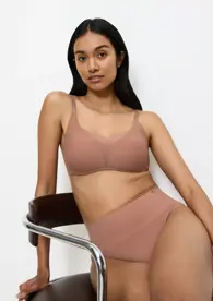 TRIUMPH SOFT SCULPT