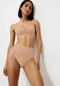 TRIUMPH SOFT SCULPT