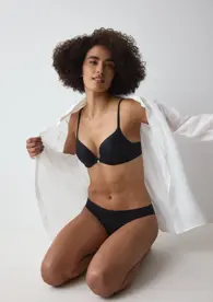 BODY MAKE-UP ESSENTIALS