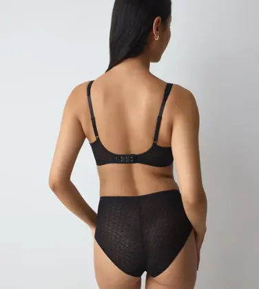 TRIUMPH SIGNATURE SHEER