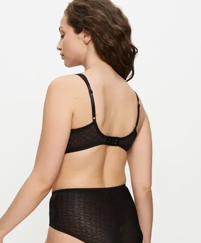 TRIUMPH SIGNATURE SHEER