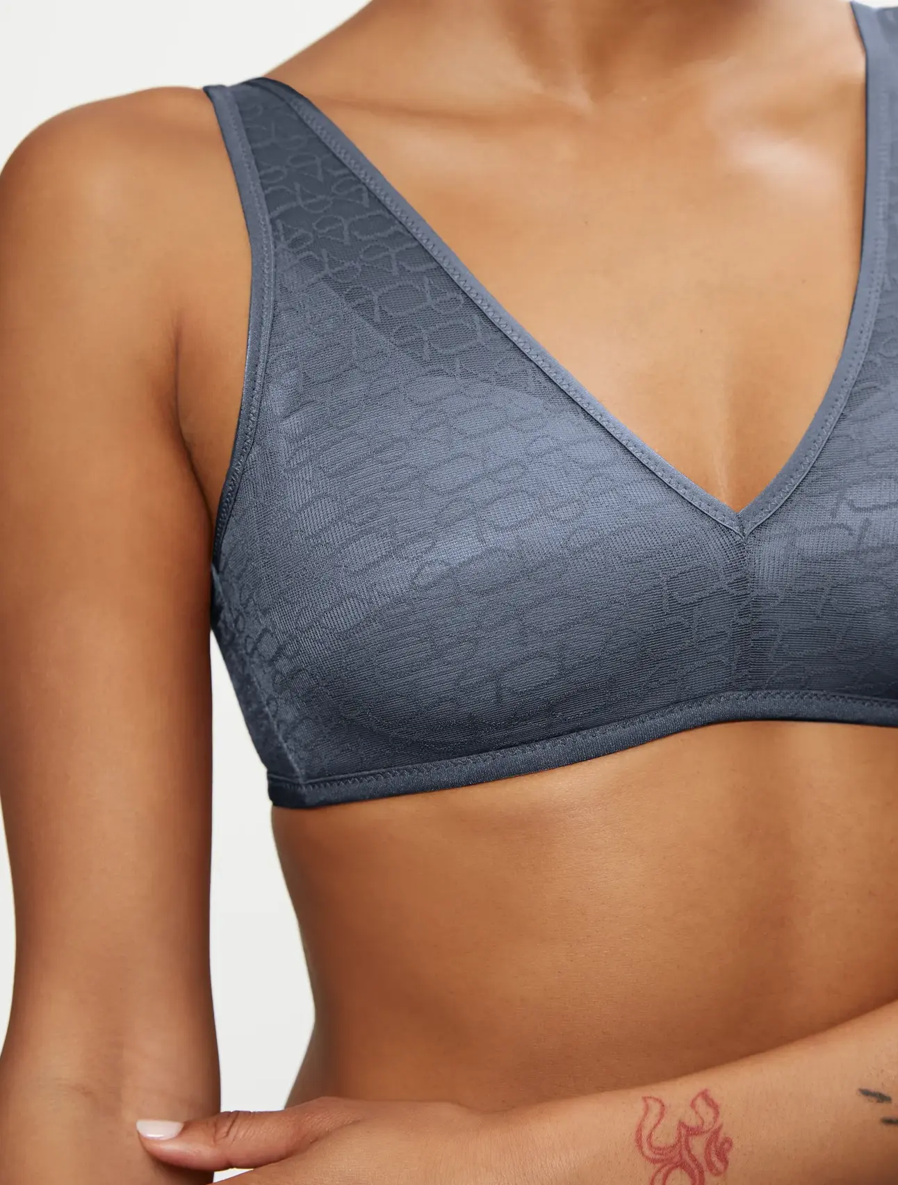 TRIUMPH SIGNATURE SHEER