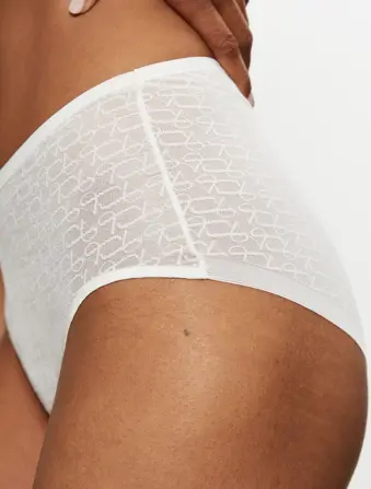 TRIUMPH SIGNATURE SHEER