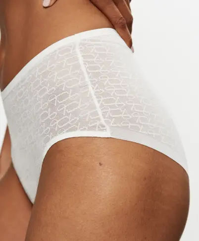 TRIUMPH SIGNATURE SHEER