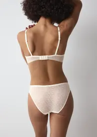 TRIUMPH SIGNATURE SHEER