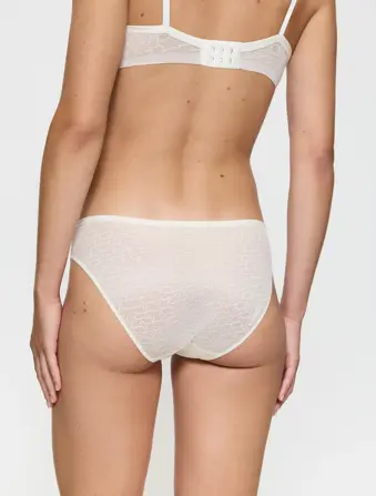 TRIUMPH SIGNATURE SHEER
