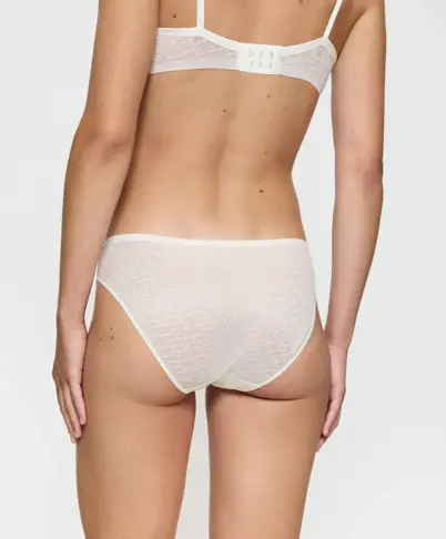 TRIUMPH SIGNATURE SHEER