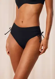 SUMMER ALLURE
