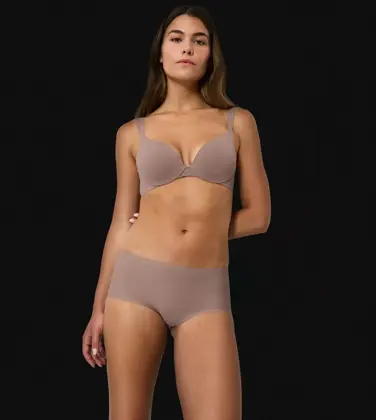 BODY MAKE-UP ILLUSION