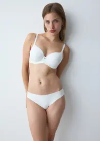 BODY MAKE-UP ESSENTIALS