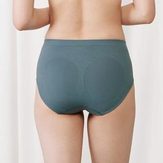 SO COMFORTABLE7610 はきこみ深めショーツ, ブルー, model
