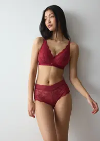 LOVE IN LACE