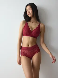 LOVE IN LACE