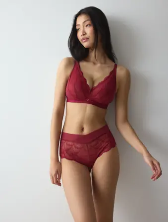 LOVE IN LACE