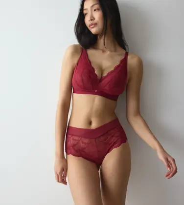 LOVE IN LACE