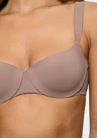 BODY MAKE-UP ILLUSION