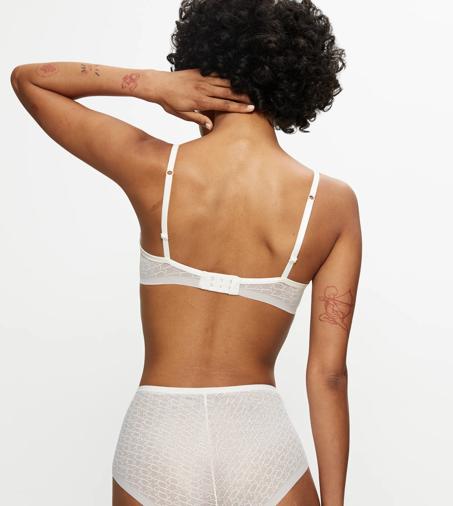 TRIUMPH SIGNATURE SHEER in BEIGE