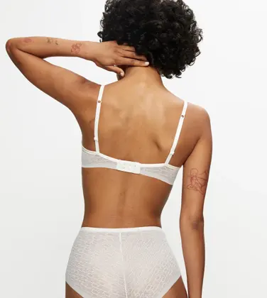 TRIUMPH SIGNATURE SHEER