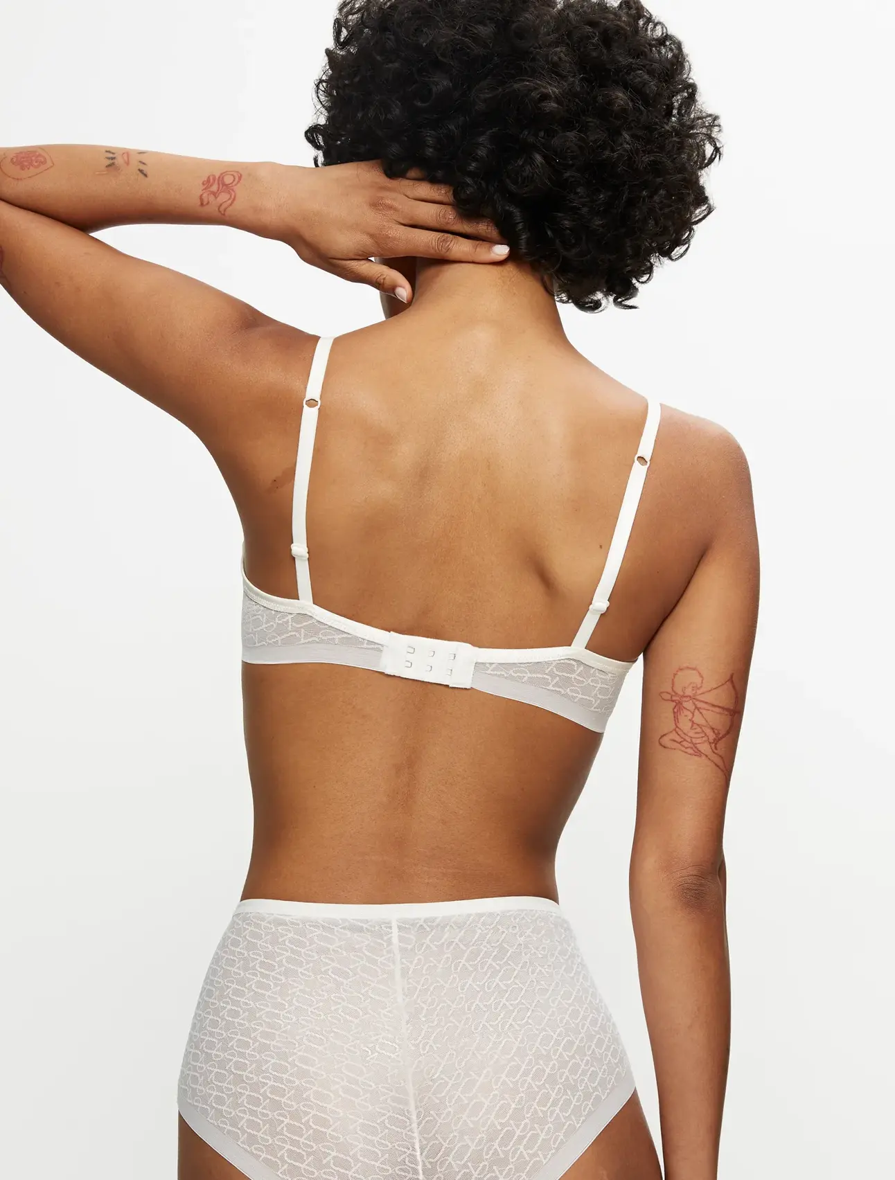 TRIUMPH SIGNATURE SHEER