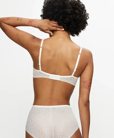 TRIUMPH SIGNATURE SHEER