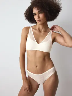TRIUMPH SIGNATURE SHEER