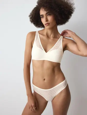 TRIUMPH SIGNATURE SHEER