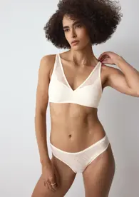 TRIUMPH SIGNATURE SHEER