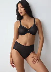 TRIUMPH SIGNATURE SHEER