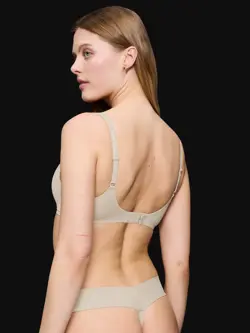BODY MAKE-UP ILLUSION