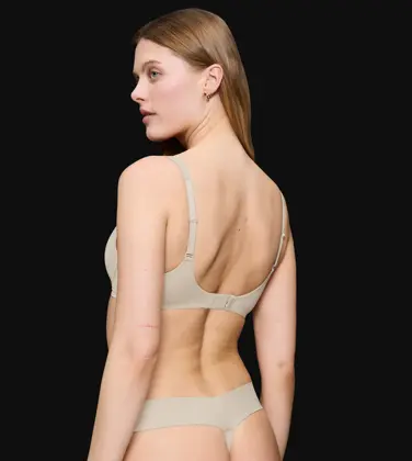 BODY MAKE-UP ILLUSION