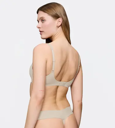 BODY MAKE-UP ILLUSION