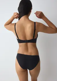 BODY MAKE-UP ESSENTIALS
