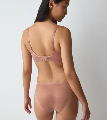TRIUMPH SIGNATURE SHEER