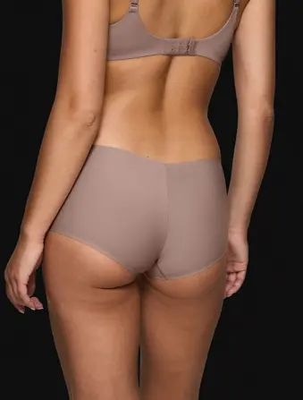 BODY MAKE-UP ILLUSION