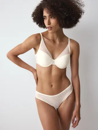 TRIUMPH SIGNATURE SHEER