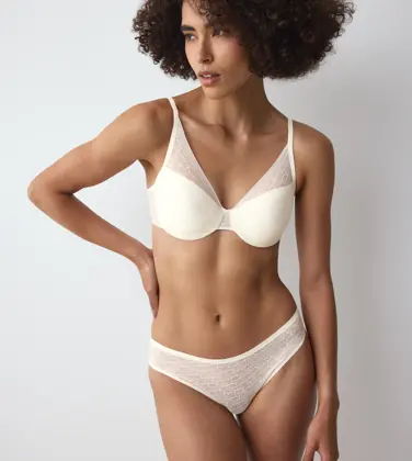 TRIUMPH SIGNATURE SHEER
