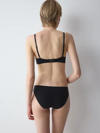 BODY MAKE-UP ESSENTIALS