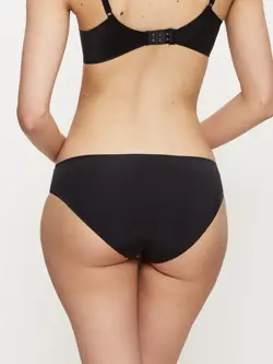 BODY MAKE-UP ESSENTIALS