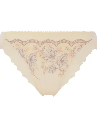 レッドレーベル バイ トリンプ