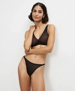 TRIUMPH SIGNATURE SHEER