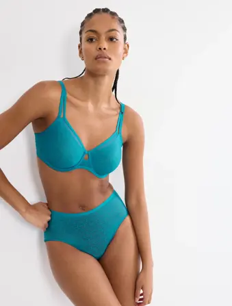 TRIUMPH SIGNATURE SHEER