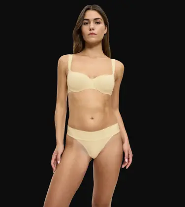 BODY MAKE-UP ILLUSION