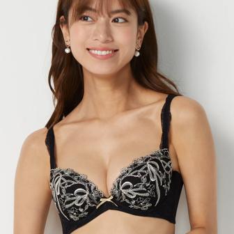 【SALE】チャーミングラマー スリムライン ブラジャー ウィッチガール, ブラック, model