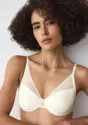 TRIUMPH SIGNATURE SHEER
