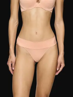 BODY MAKE-UP ILLUSION