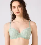 トリンプ プレミアム ゴールドレーベル4006 ブラジャー【一部カラーSALE】, グリーン, model