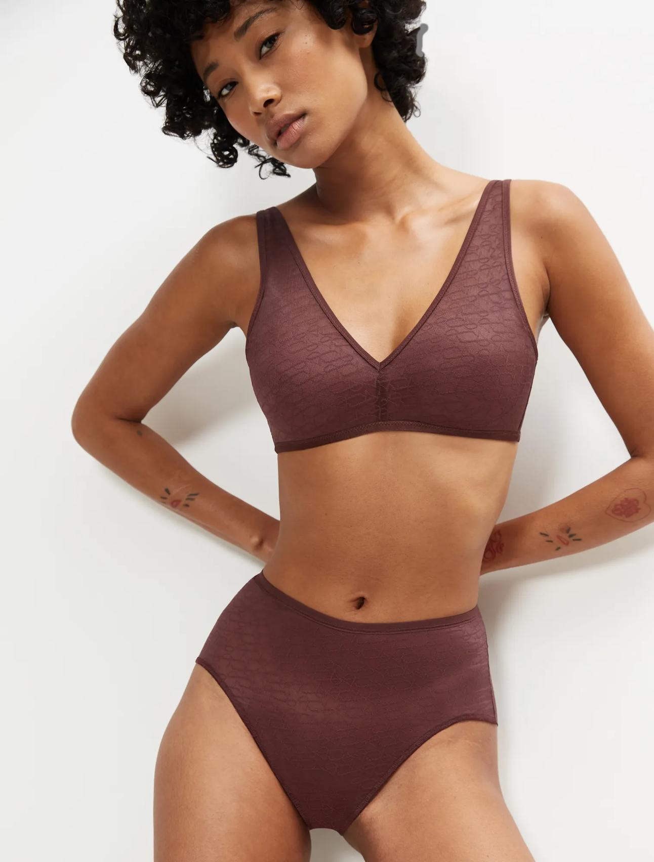 TRIUMPH SIGNATURE SHEER