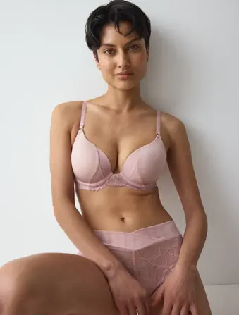 LOVE IN LACE