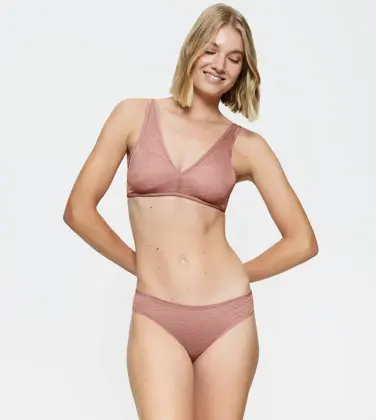 TRIUMPH SIGNATURE SHEER